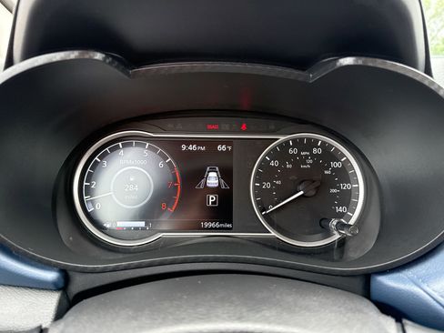 Used 2025 Nissan Versa SV FWD image 10