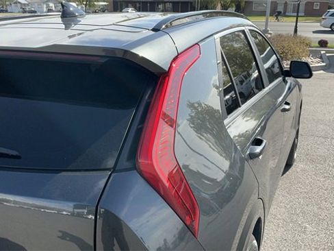 Used 2024 Kia Niro EX Touring image 14