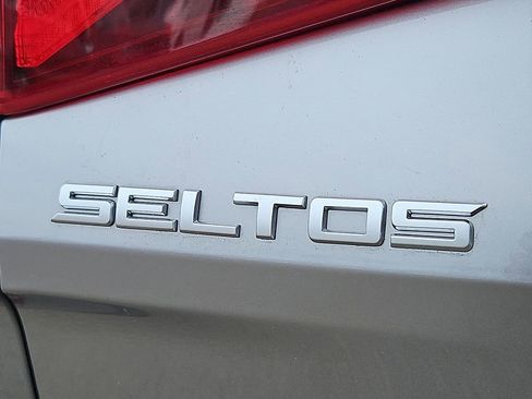 Certified 2022 Kia Seltos LX image 32