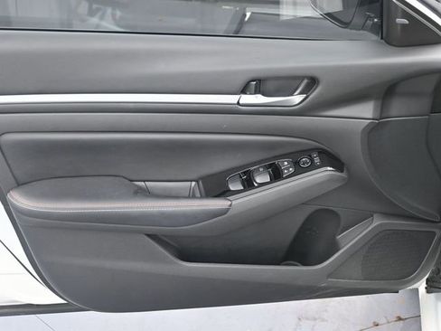 Used 2024 Nissan Altima 2.5 SR w/ SR Premium Package image 9