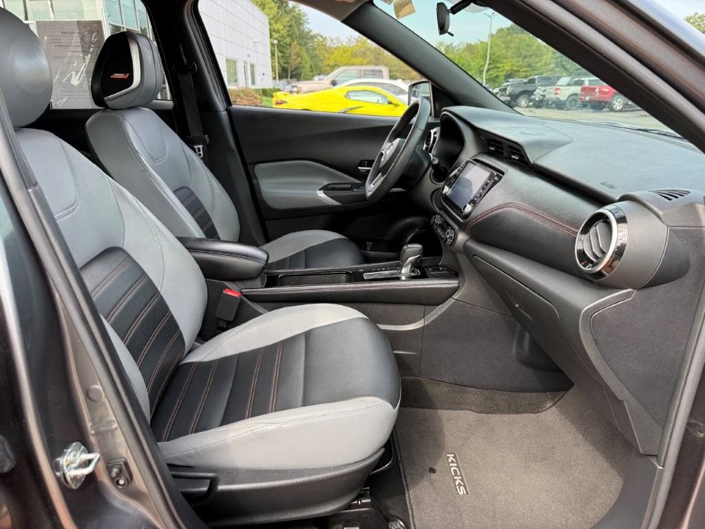 Used 2023 Nissan Kicks SR w/ SR Premium Package FWD image 22