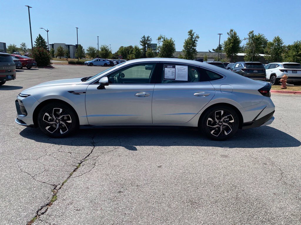 Used 2025 Hyundai Sonata SEL FWD image 4