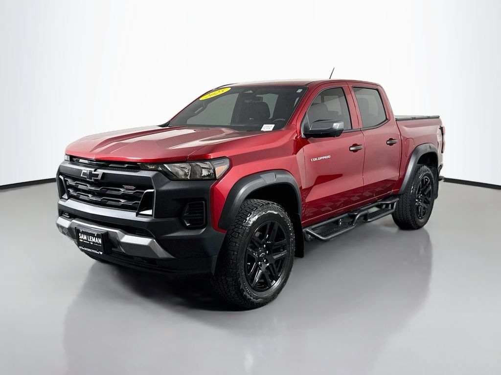 Used 2025 Chevrolet Colorado Trail Boss AWD/4WD image 3