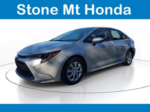 Used 2022 Toyota Corolla LE image 3