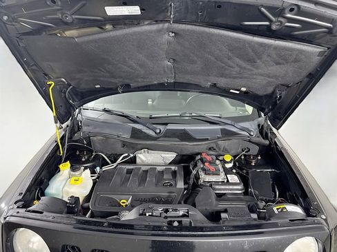 Used 2014 Jeep Patriot Latitude image 32