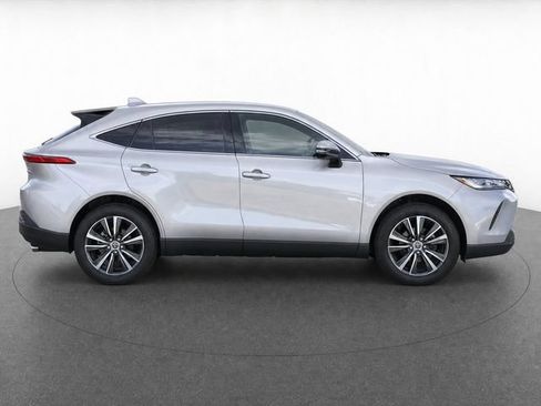 Used 2022 Toyota Venza LE AWD/4WD image 8