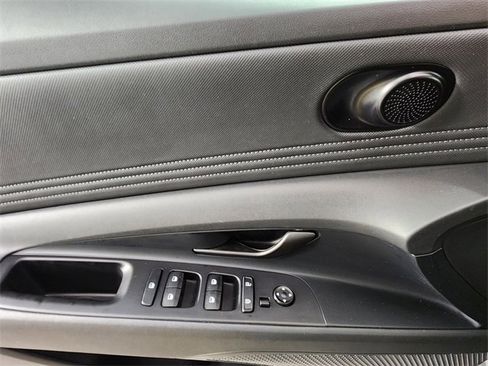 Certified 2025 Hyundai Elantra Sport image 9