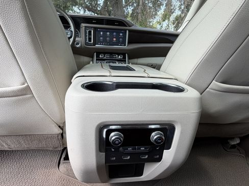 Used 2021 GMC Yukon Denali w/ Denali Ultimate Package AWD/4WD image 40