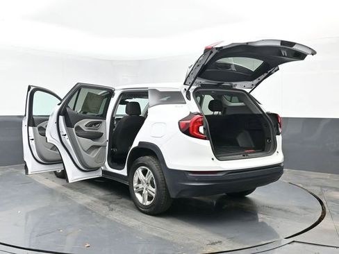 Used 2022 GMC Terrain SLE w/ LPO, Floor Liner Package image 47