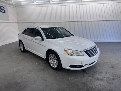 Used 2014 Chrysler 200 LX image 3