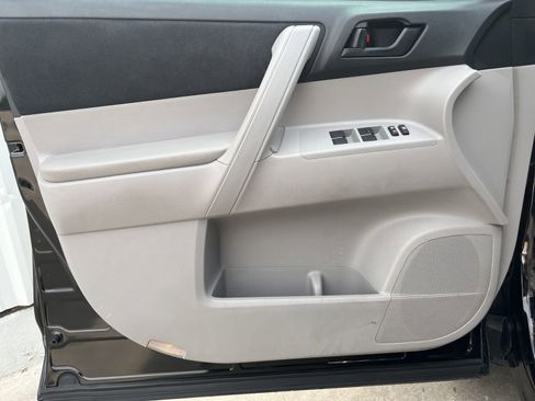 Used 2013 Toyota Highlander FWD image 11