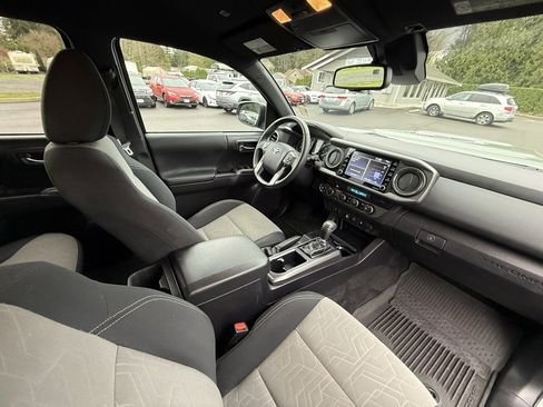 Used 2023 Toyota Tacoma TRD Sport image 18