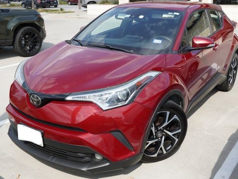 Used 2018 Toyota C-HR XLE image 1