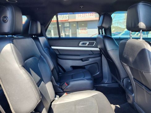 Used 2017 Ford Explorer XLT w/ Equipment Group 202A image 19