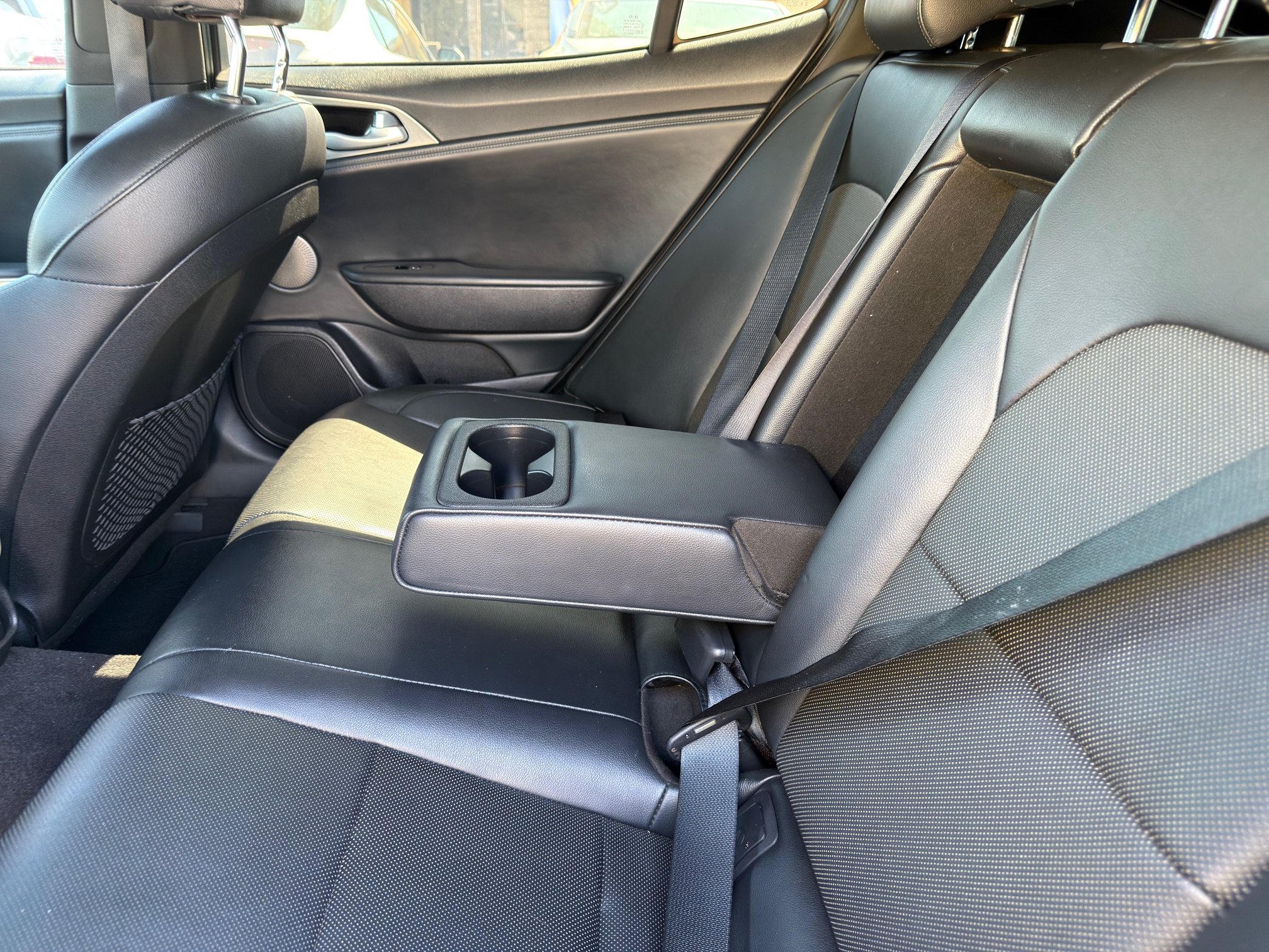 Used 2019 Kia Stinger GT1 RWD image 19