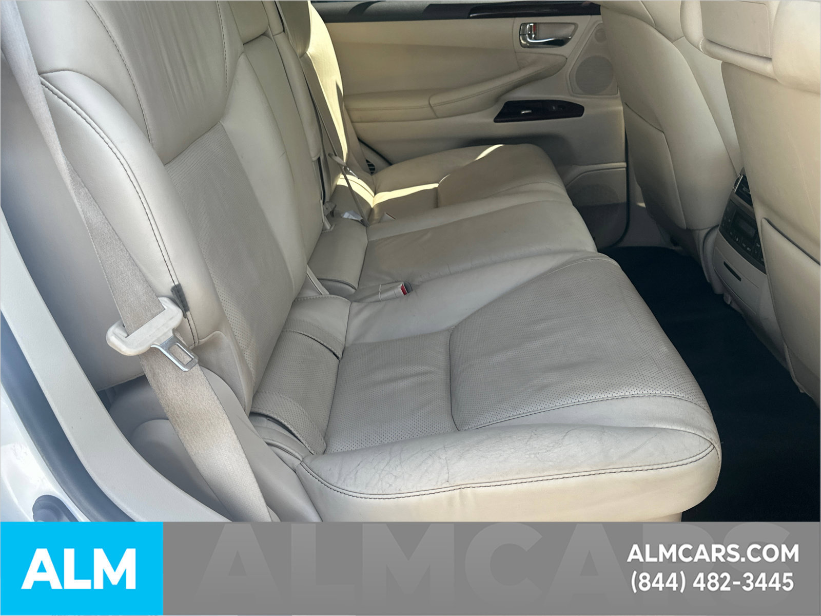 Used 2015 Lexus LX 570 4WD w/ Luxury Package image 17