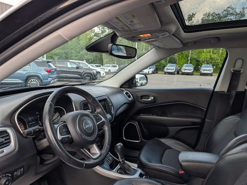 Used 2017 Jeep Compass Latitude w/ Popular Equipment Group AWD/4WD image 3