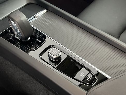 Certified 2025 Volvo XC60 B5 Core w/ Climate Package image 21