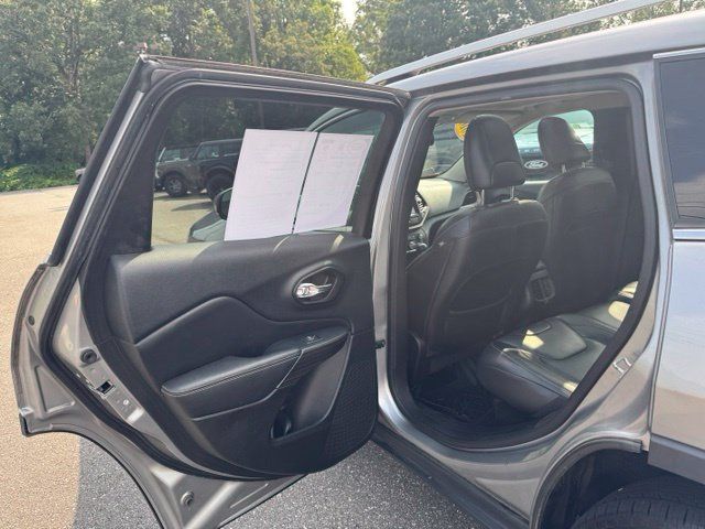 Used 2016 Jeep Cherokee Limited AWD/4WD image 12