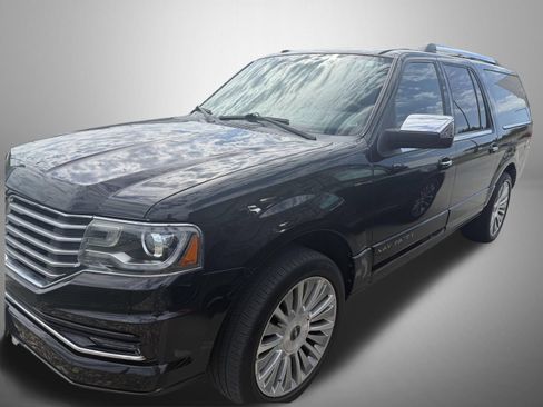 Used 2015 Lincoln Navigator L 4WD image 2