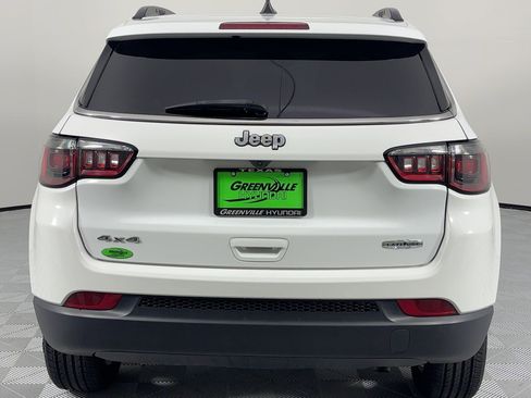 Used 2022 Jeep Compass Latitude image 10