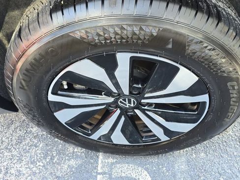 Used 2025 Volkswagen Atlas SE image 8