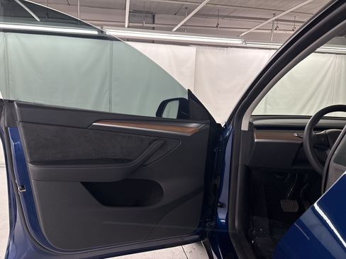 Used 2024 Tesla Model Y Long Range AWD/4WD image 14
