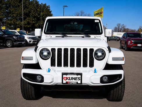 Used 2021 Jeep Wrangler Unlimited Sahara AWD/4WD image 3