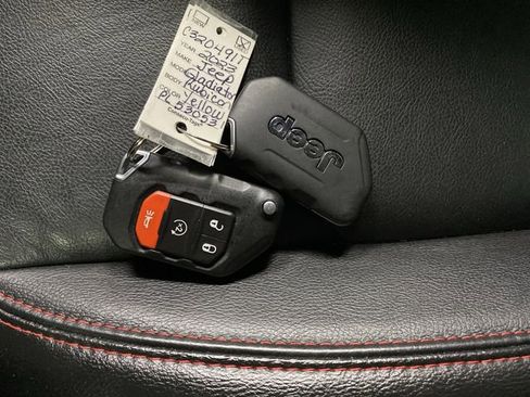 Used 2023 Jeep Gladiator Rubicon w/ Cold Weather Group image 8