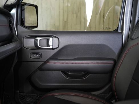 Used 2024 Jeep Gladiator Rubicon image 32