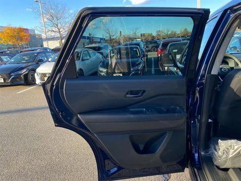 New 2025 Nissan Pathfinder SV image 21