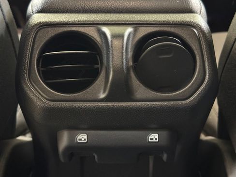 Used 2022 Jeep Wrangler Unlimited Sport AWD/4WD image 21
