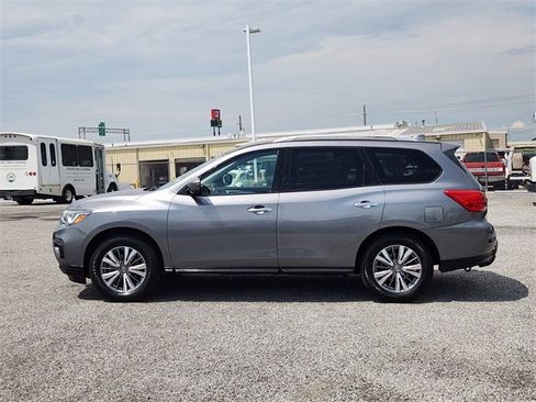 Used 2020 Nissan Pathfinder SL image 4