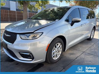 Used 2023 Chrysler Pacifica Touring-L