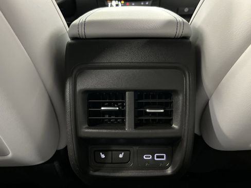 Used 2024 Cadillac XT4 Sport image 34