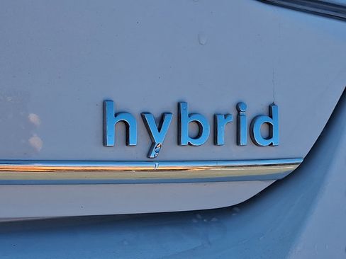 Used 2023 Hyundai Elantra Limited w/ Preferred Accessory Package image 29