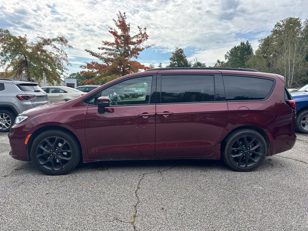 Used 2023 Chrysler Pacifica Touring-L w/ S Appearance Package FWD image 3