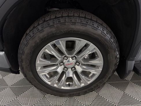 Used 2024 GMC Sierra 1500 Denali w/ Technology Package AWD/4WD image 11