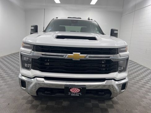 Used 2024 Chevrolet Silverado 3500 LT image 3
