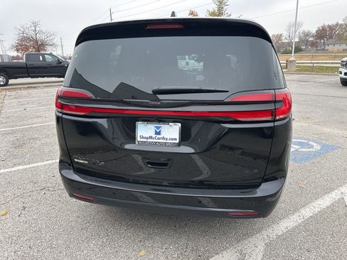 New 2026 Chrysler Pacifica Select image 24