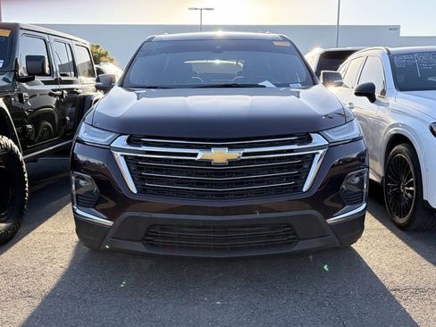 Used 2023 Chevrolet Traverse LT image 2
