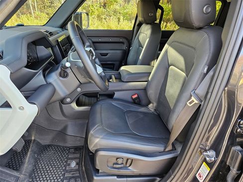 Used 2024 Land Rover Defender 110 SE image 8