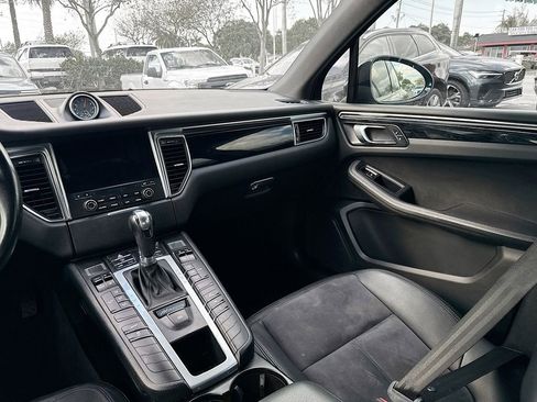 Used 2018 Porsche Macan image 22