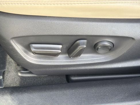 Used 2021 Toyota Prius L Eco image 25