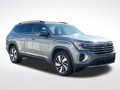 Used 2025 Volkswagen Atlas SE FWD image 9