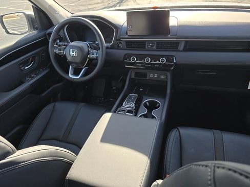 New 2025 Honda Pilot Touring image 24