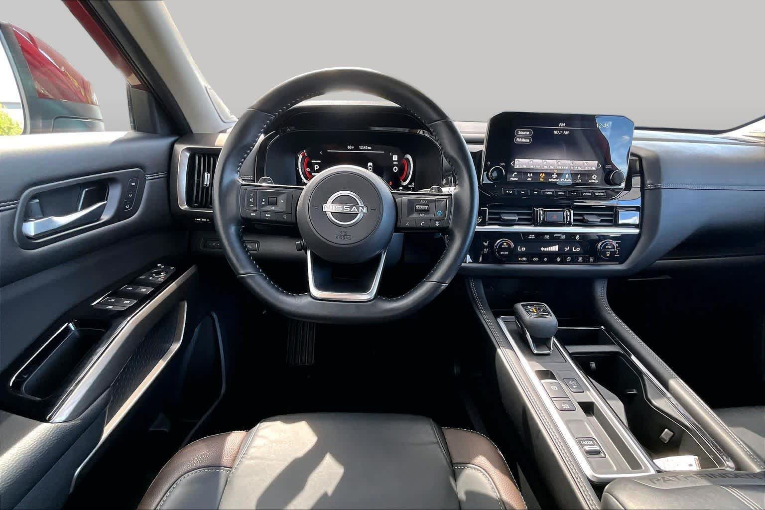Certified 2025 Nissan Pathfinder Platinum FWD image 6