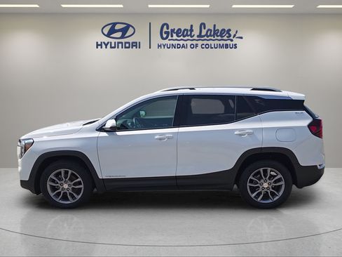 Used 2023 GMC Terrain SLT AWD/4WD image 2