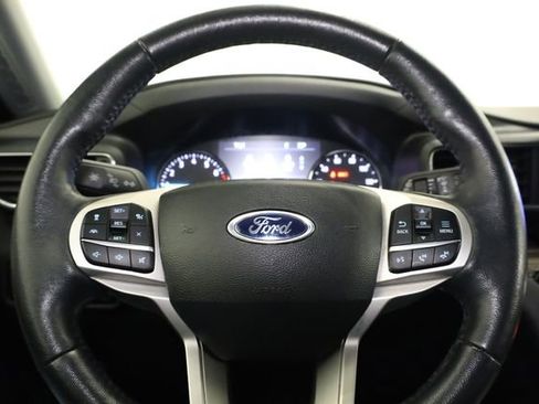 Used 2023 Ford Explorer Limited image 16