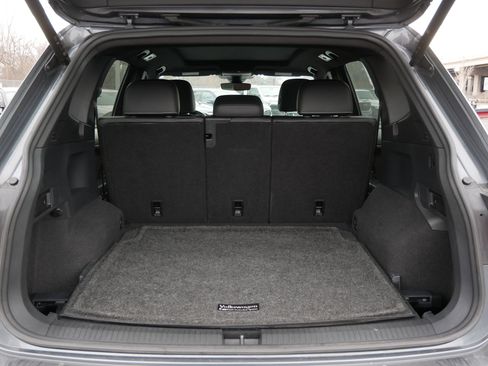 Used 2022 Volkswagen Tiguan SEL R-Line image 18